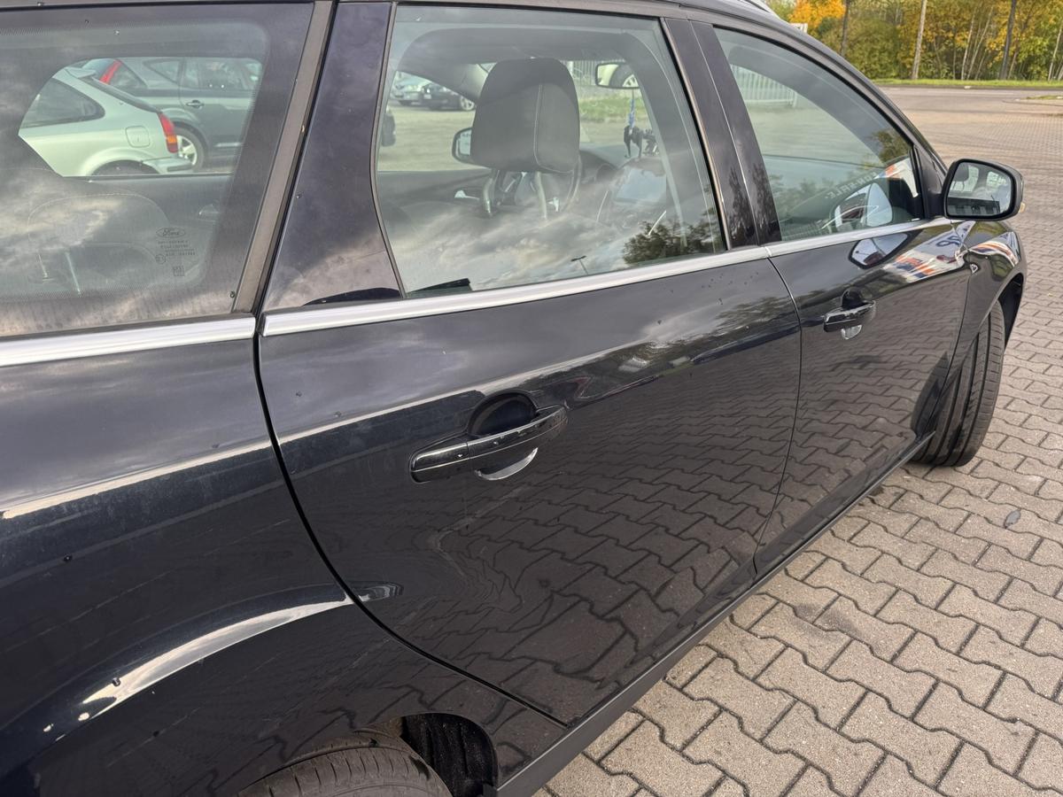 Ford Focus 3 original T&uuml;r hinten rechts Panther Schwarz Kombi Rohbau Bj.2011